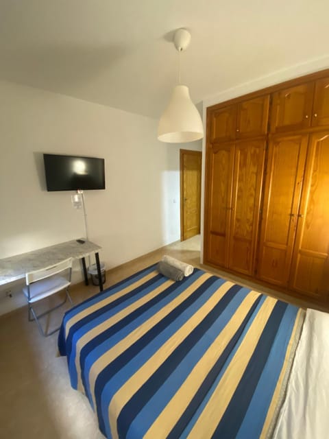 HABITACIÓN CON BAÑO PRIVADO, en piso compartido Vacation rental in Sierra de las Nieves