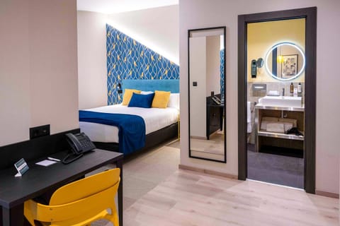 Seating area, Bedroom