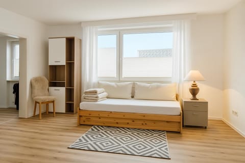 Bed, Living room, Photo of the whole room, Seating area