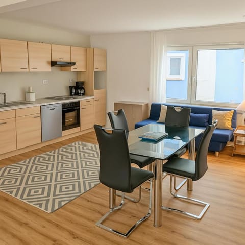 Kitchen or kitchenette, Seating area, Dining area, pet friendly, stove