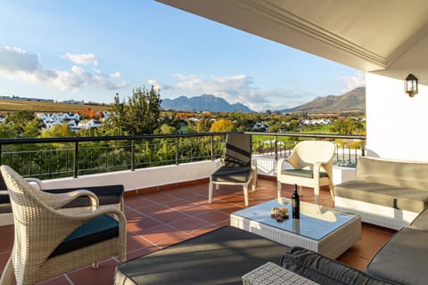 Day, Natural landscape, View (from property/room), Balcony/Terrace, Seating area, Mountain view
