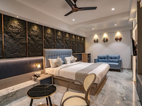 Bed, Seating area, Bedroom