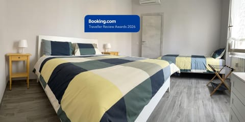 Bed, Photo of the whole room, Bedroom, air conditioner