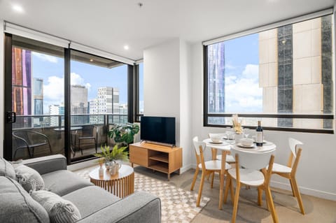 TV and multimedia, View (from property/room), Living room, Dining area, City view
