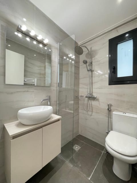 Athenean Modern Escape near Marina Floisvos Apartment in South Athens