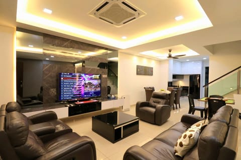 TV and multimedia, Living room, Evening entertainment