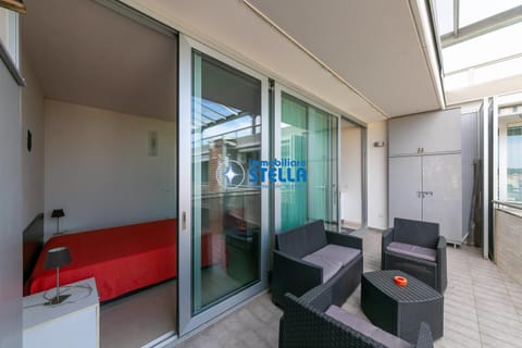 Patio, Living room
