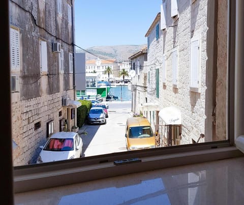 City view, Sea view, Street view, Location