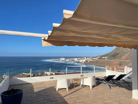 Natural landscape, View (from property/room), Balcony/Terrace, Balcony/Terrace, Dining area, Beach, Sea view, sunbed