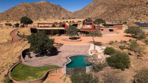 Property building, Natural landscape, Bird's eye view, Garden, Mountain view, Pool view, Swimming pool