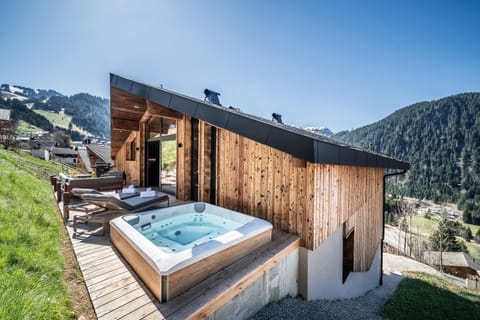Natural landscape, Hot Tub, Mountain view, sunbed