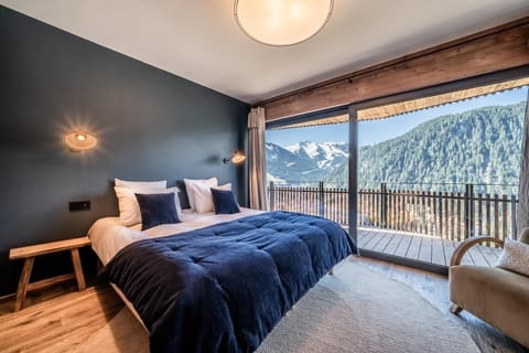 Bed, Natural landscape, Photo of the whole room, Bedroom, Mountain view