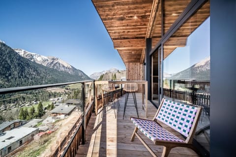 Natural landscape, View (from property/room), Balcony/Terrace, Seating area, Mountain view
