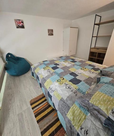 Bed, Photo of the whole room, Bedroom, wardrobe