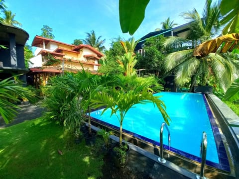 Swimming pool