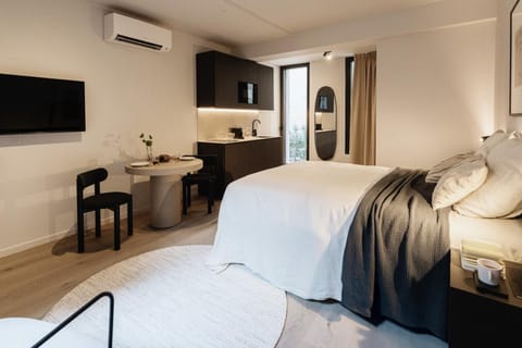 Photo of the whole room, Bedroom