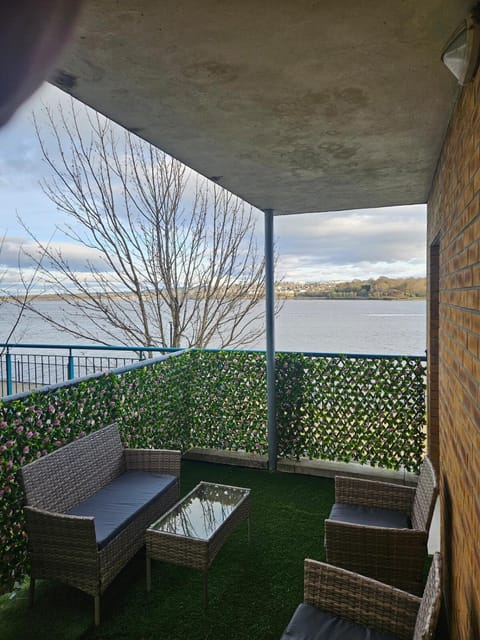 Spacious Riverfront Apartment Apartment in Londonderry
