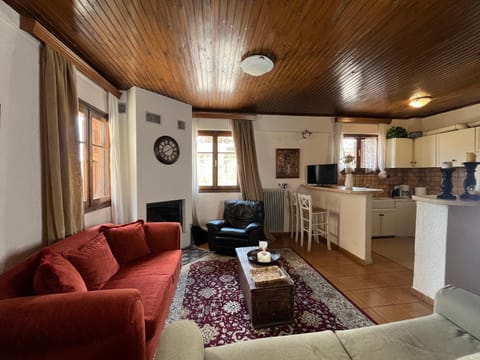 TV and multimedia, Kitchen or kitchenette, Living room, Seating area, Dining area, oven