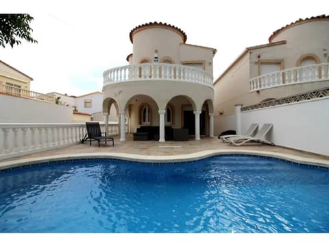 Property building, Patio, Swimming pool