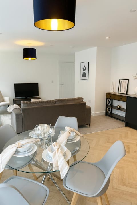 Copper Suite - 2Bed Elegance - Parking Apartment in England