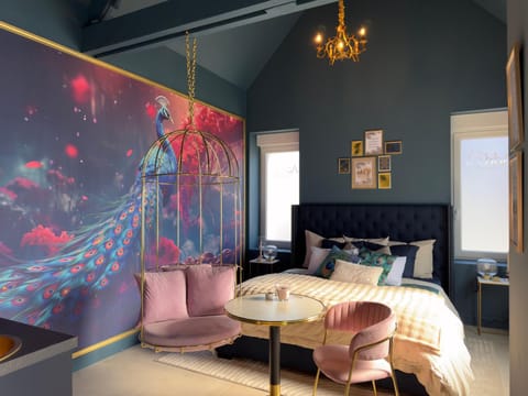 Bed, Photo of the whole room, Dining area, Bedroom