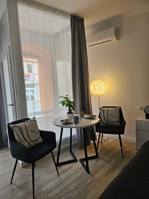 Living room, Seating area, Dining area, air conditioner