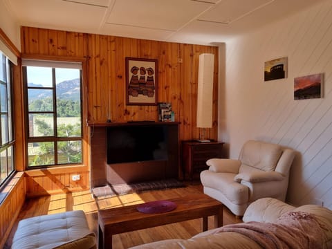 Owen Cottage Queenstown Tas Genuine Comfort and Views House in Queenstown