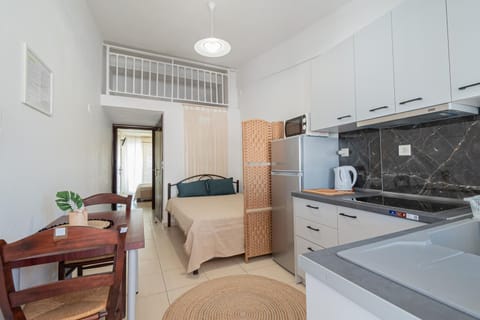 Bed, Kitchen or kitchenette