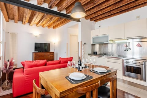 TV and multimedia, Kitchen or kitchenette, Living room, Seating area, Dining area, minibar, pet friendly, stove