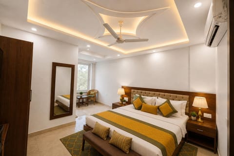 Bed, TV and multimedia, air conditioner