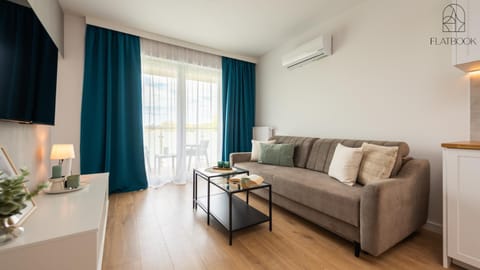Bed, TV and multimedia, Living room, Photo of the whole room, Seating area, air conditioner