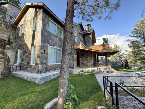 Property building, Garden, Garden view
