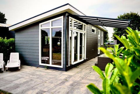 Property building, Patio, Spring, Day, Garden, Garden view