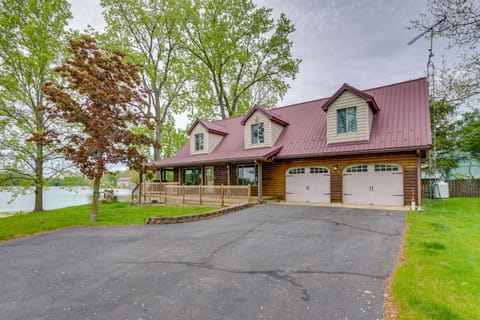Lakefront Getaway with Fire Pit in Akron House in Indiana