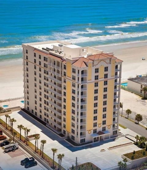 Beachfront 3BR Condo with Stunning Views Daytona House in Daytona Beach Shores