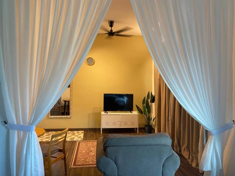 TV and multimedia, Living room, Evening entertainment
