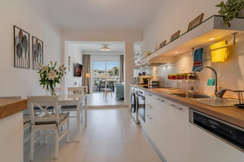 Kitchen or kitchenette, Living room, Dining area, dishwasher, oven, washing machine