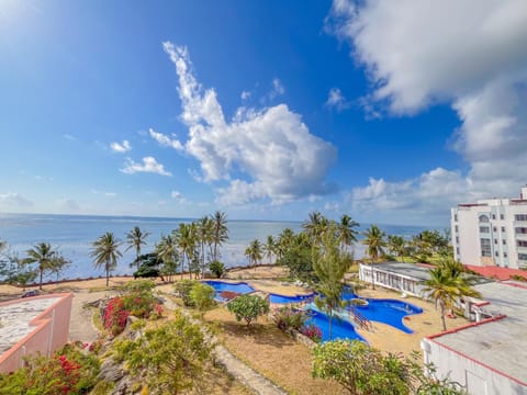 Nearby landmark, Day, Natural landscape, Bird's eye view, Beach, Pool view, Sea view, Swimming pool, Parking
