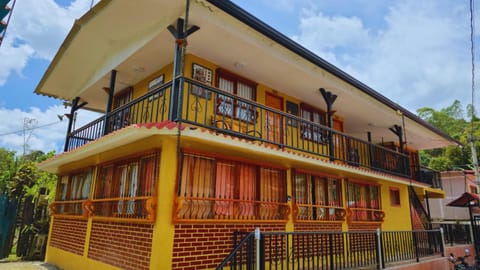 Property building, Day, Balcony/Terrace