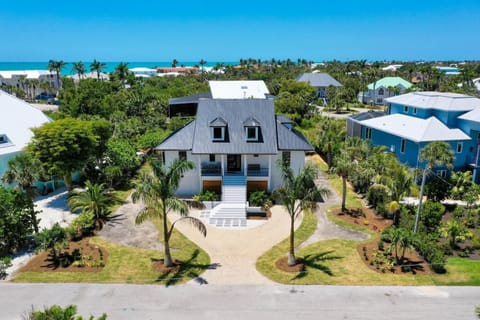 Pelican's Perch House in Sanibel Island