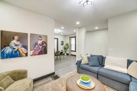 4 Mi to Dtwn Modern Retreat with Yard in Cleveland House in Cleveland Heights