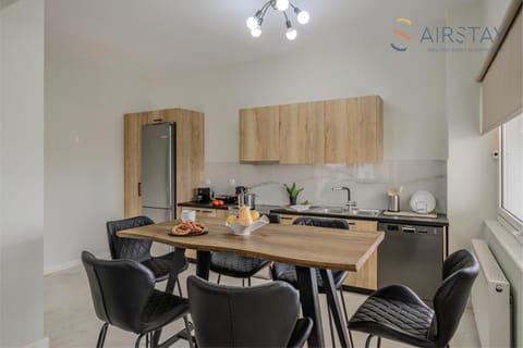 Dining area, kitchen