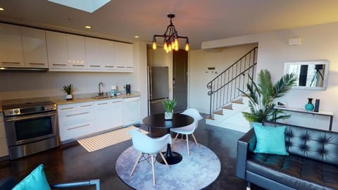 Heart of Cloverdale Loft - Free Gated Parking Apartment in Montgomery