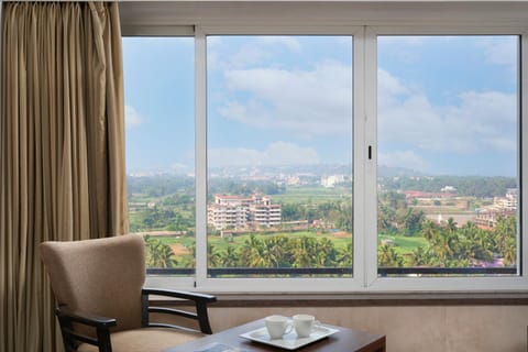 Photo of the whole room, City view