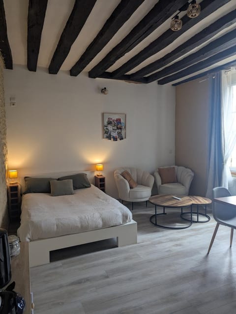 Seating area, Bedroom