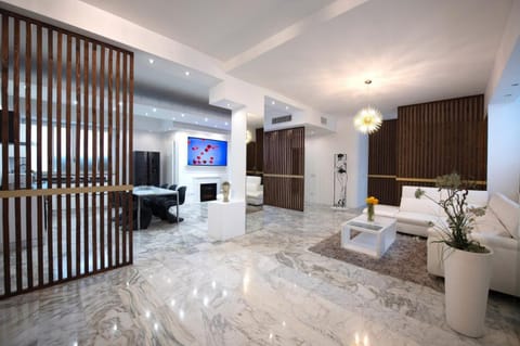 Day, TV and multimedia, Kitchen or kitchenette, Living room