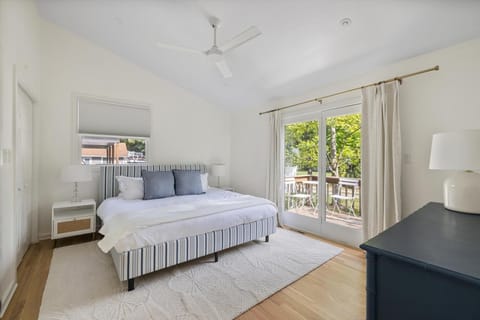 Forest House House in Chikaming Township