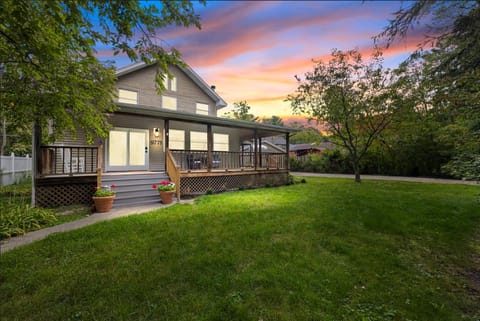 Forest House House in Chikaming Township