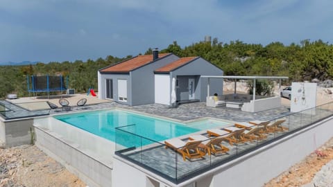 Property building, Day, Natural landscape, Pool view, Swimming pool, sunbed