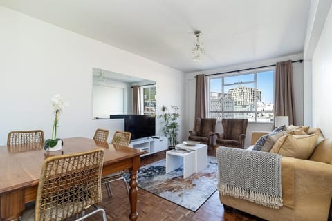 Communal lounge/ TV room, TV and multimedia, Living room, Seating area, Dining area, Evening entertainment